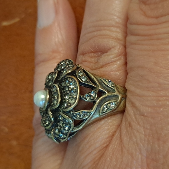 Heidi Daus vintage ring all warranty and paperwork original box! Size 9 - Picture 4 of 6